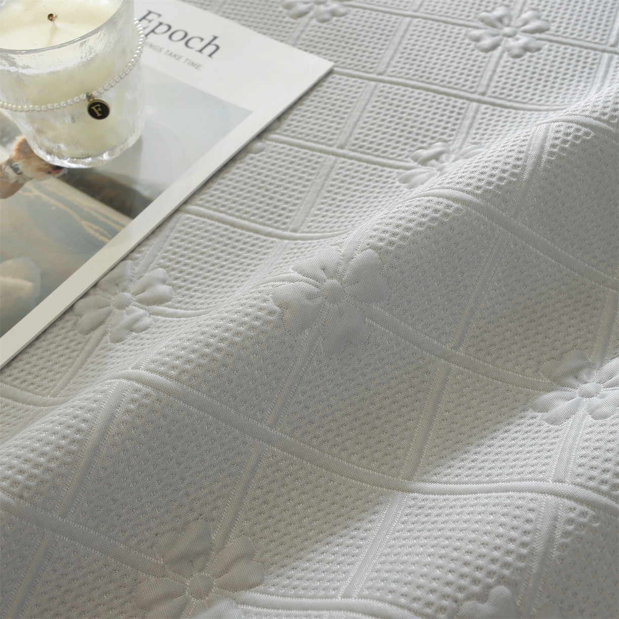 91家纺网 家纺一手货源 找家纺 共鸣沙发垫 2025新款凉感四叶草床裙款凉席席子 床裙四叶草灰色