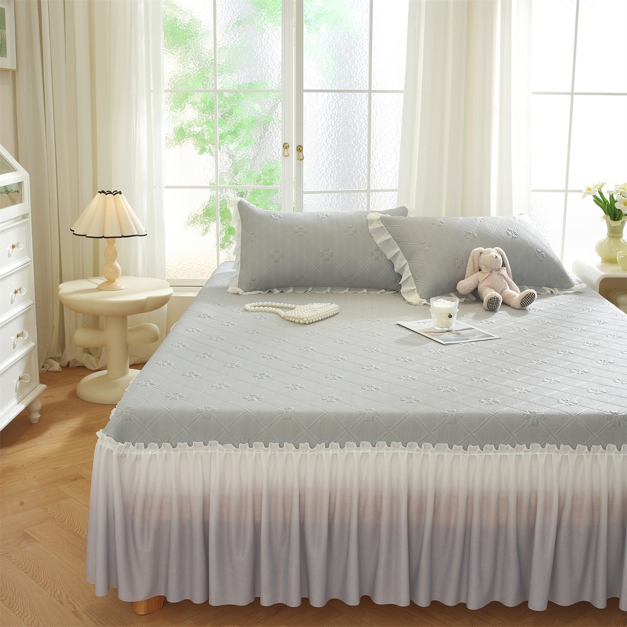 91家纺网 家纺一手货源 找家纺 共鸣沙发垫 2025新款凉感四叶草床裙款凉席席子 床裙四叶草灰色