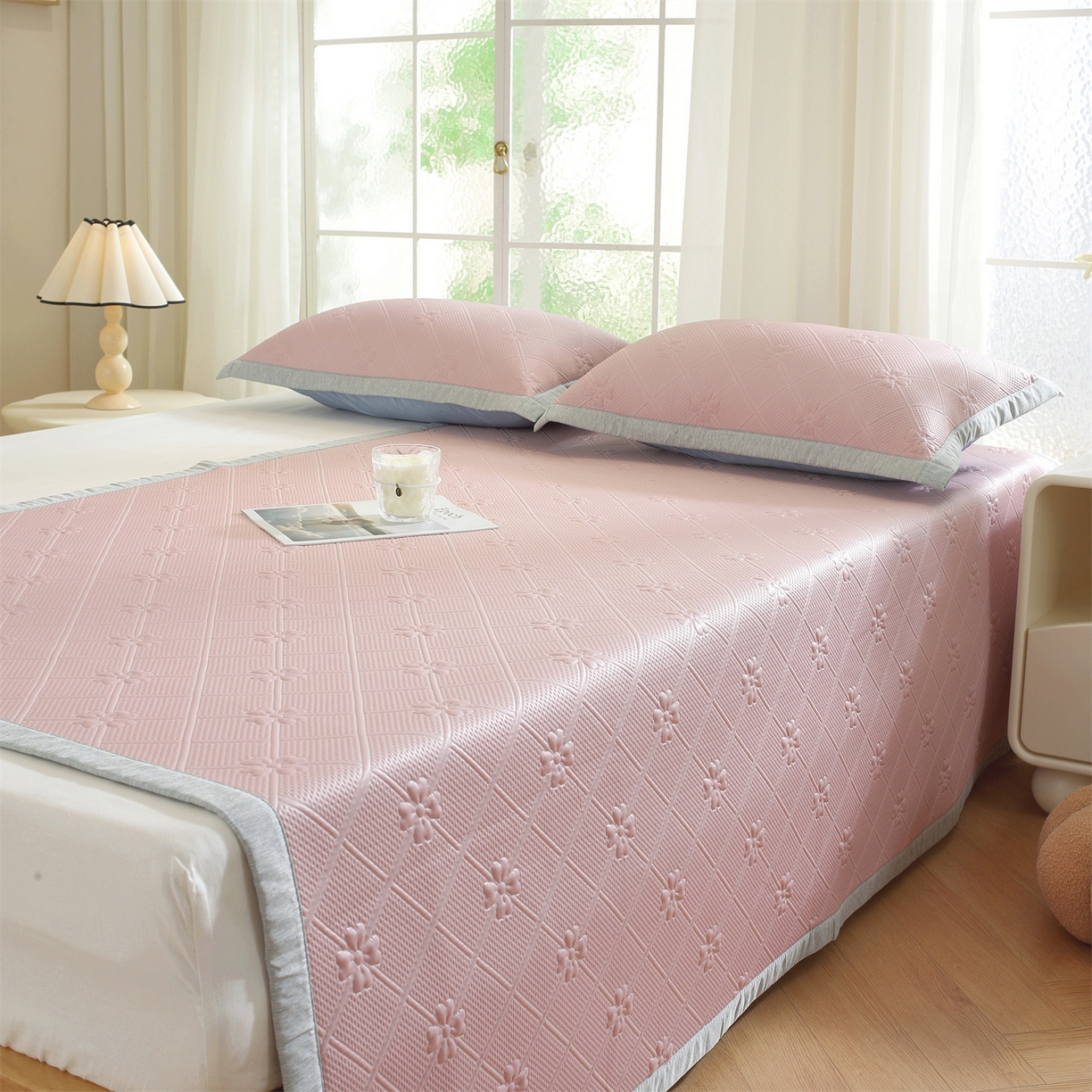 91家纺网 家纺一手货源 找家纺 共鸣沙发垫 2025新款凉感四叶草平铺款凉席席子 四叶草粉色