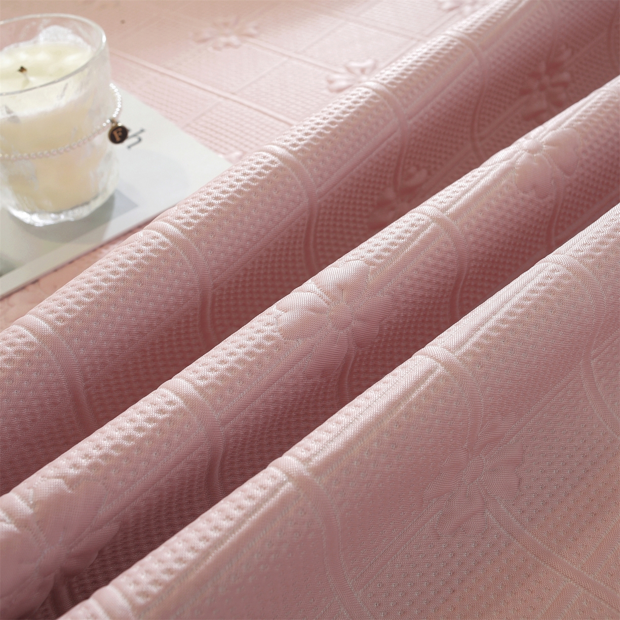 91家纺网 家纺一手货源 找家纺 共鸣沙发垫 2025新款凉感四叶草平铺款凉席席子 四叶草粉色