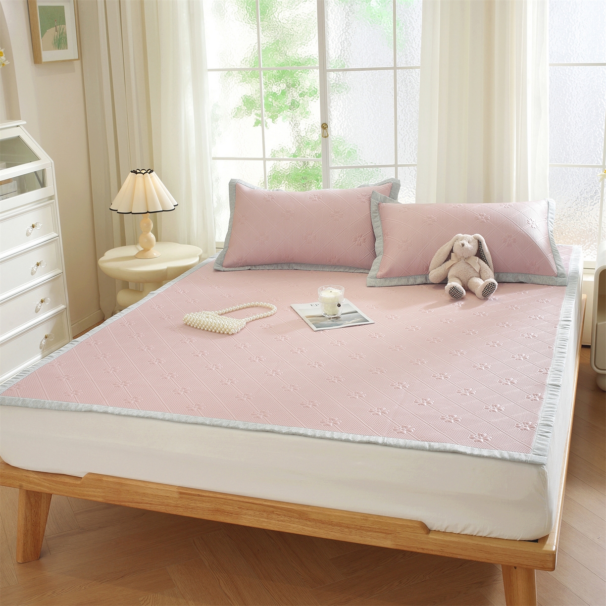 91家纺网 家纺一手货源 找家纺 共鸣沙发垫 2025新款凉感四叶草平铺款凉席席子 四叶草粉色