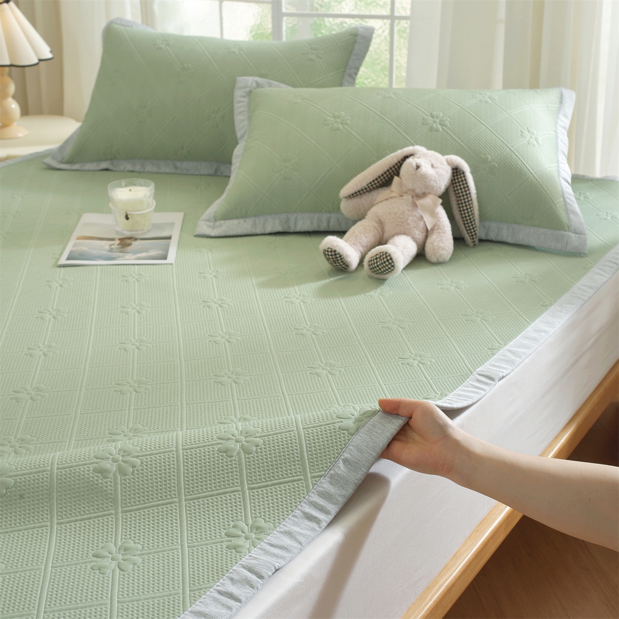 91家纺网 家纺一手货源 找家纺 共鸣沙发垫 2025新款凉感四叶草平铺款凉席席子 四叶草绿色