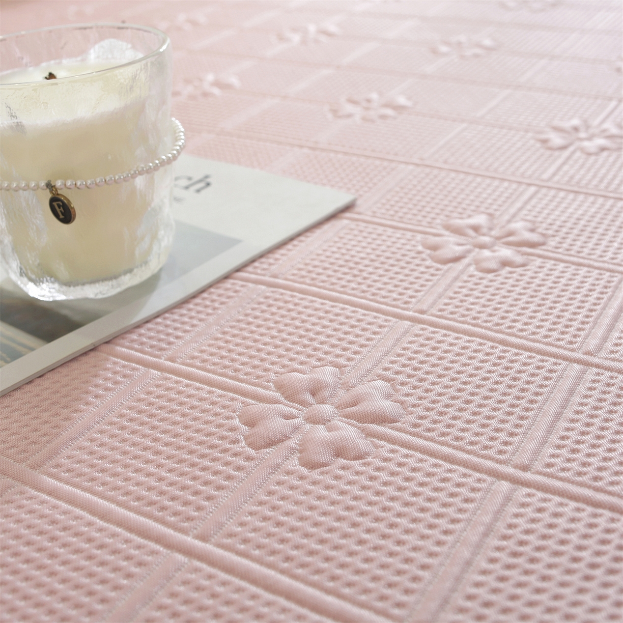 91家纺网 家纺一手货源 找家纺 共鸣沙发垫 2025新款凉感四叶草平铺款凉席席子 四叶草粉色