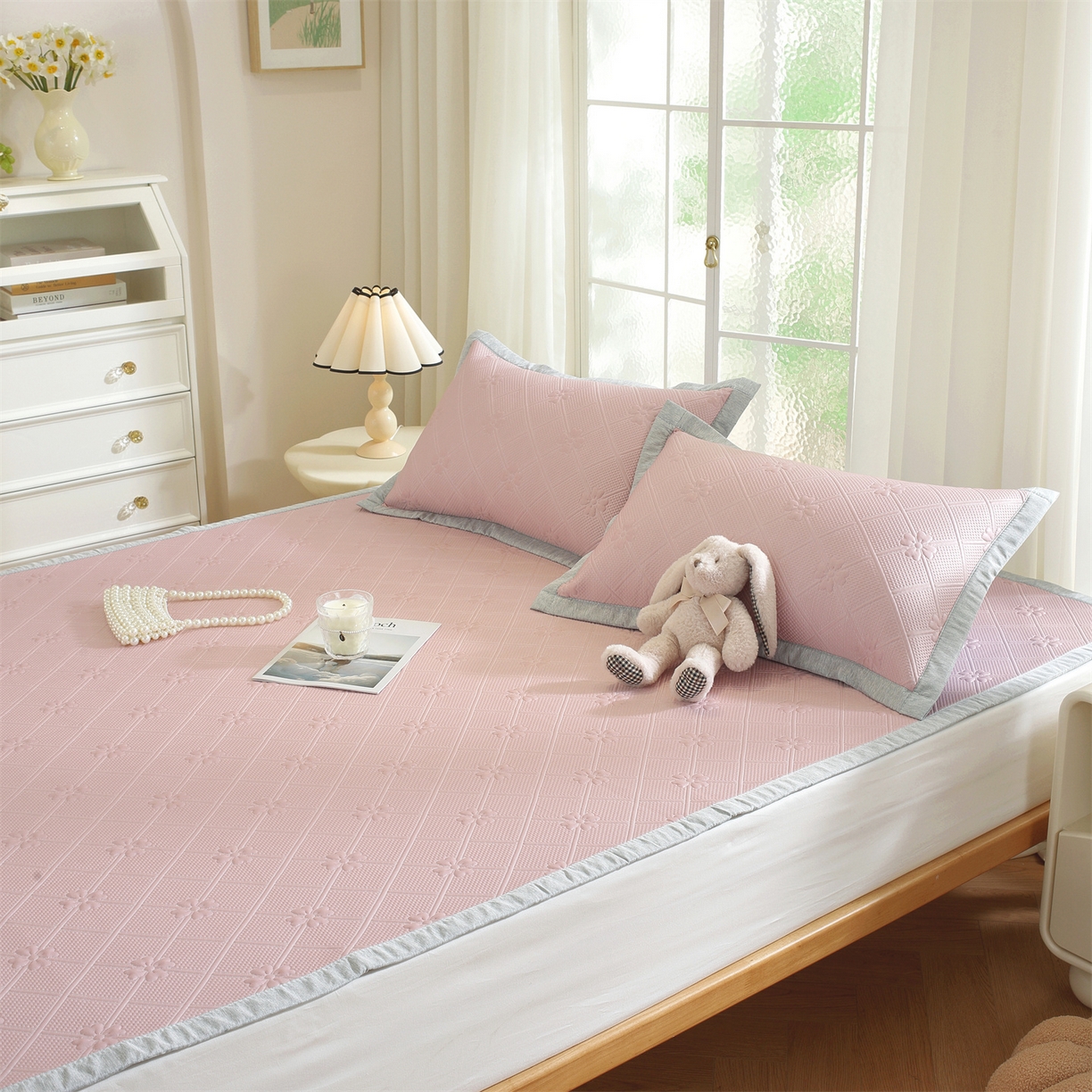 91家纺网 家纺一手货源 找家纺 共鸣沙发垫 2025新款凉感四叶草平铺款凉席席子 四叶草粉色