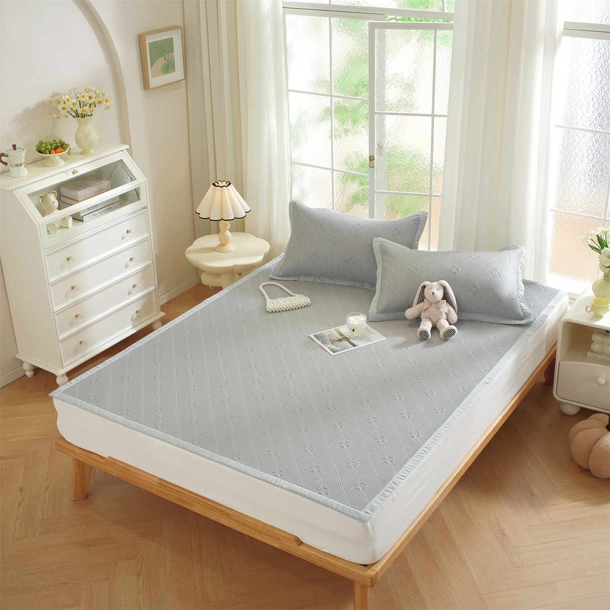 91家纺网 家纺一手货源 找家纺 共鸣沙发垫 2025新款凉感四叶草平铺款凉席席子 四叶草灰色