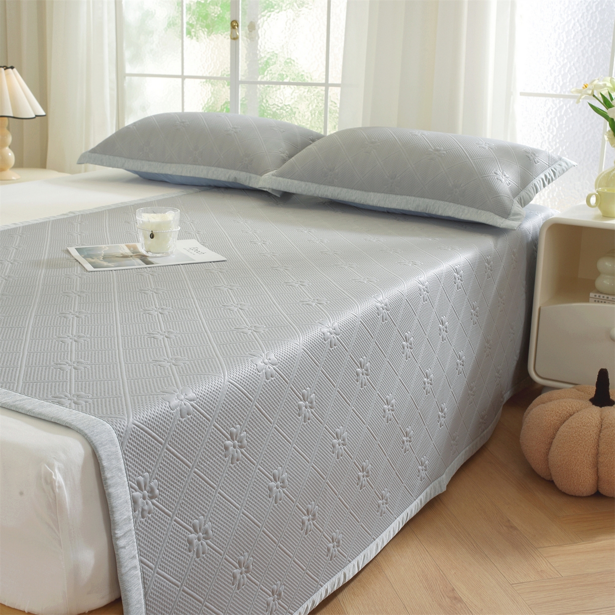 91家纺网 家纺一手货源 找家纺 共鸣沙发垫 2025新款凉感四叶草平铺款凉席席子 四叶草灰色