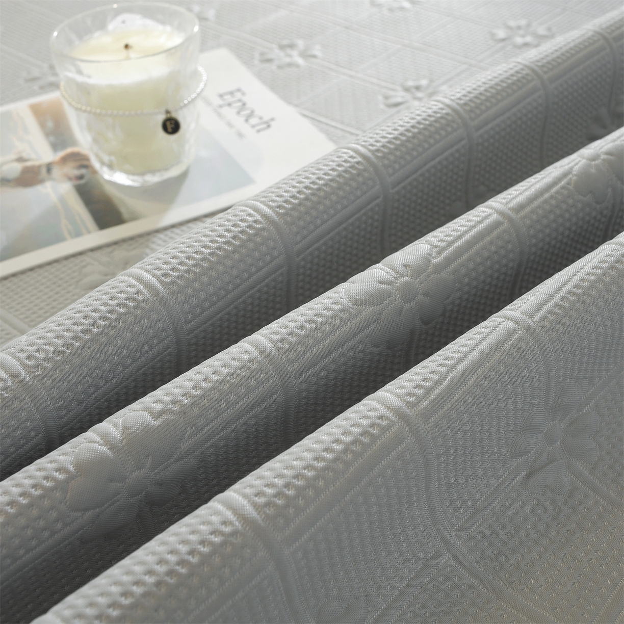 91家纺网 家纺一手货源 找家纺 共鸣沙发垫 2025新款凉感四叶草平铺款凉席席子 四叶草灰色