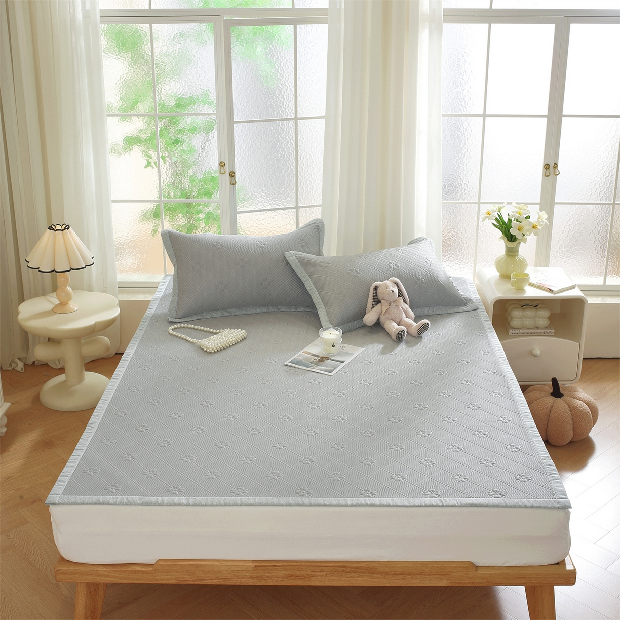 91家纺网 家纺一手货源 找家纺 共鸣沙发垫 2025新款凉感四叶草平铺款凉席席子 四叶草灰色