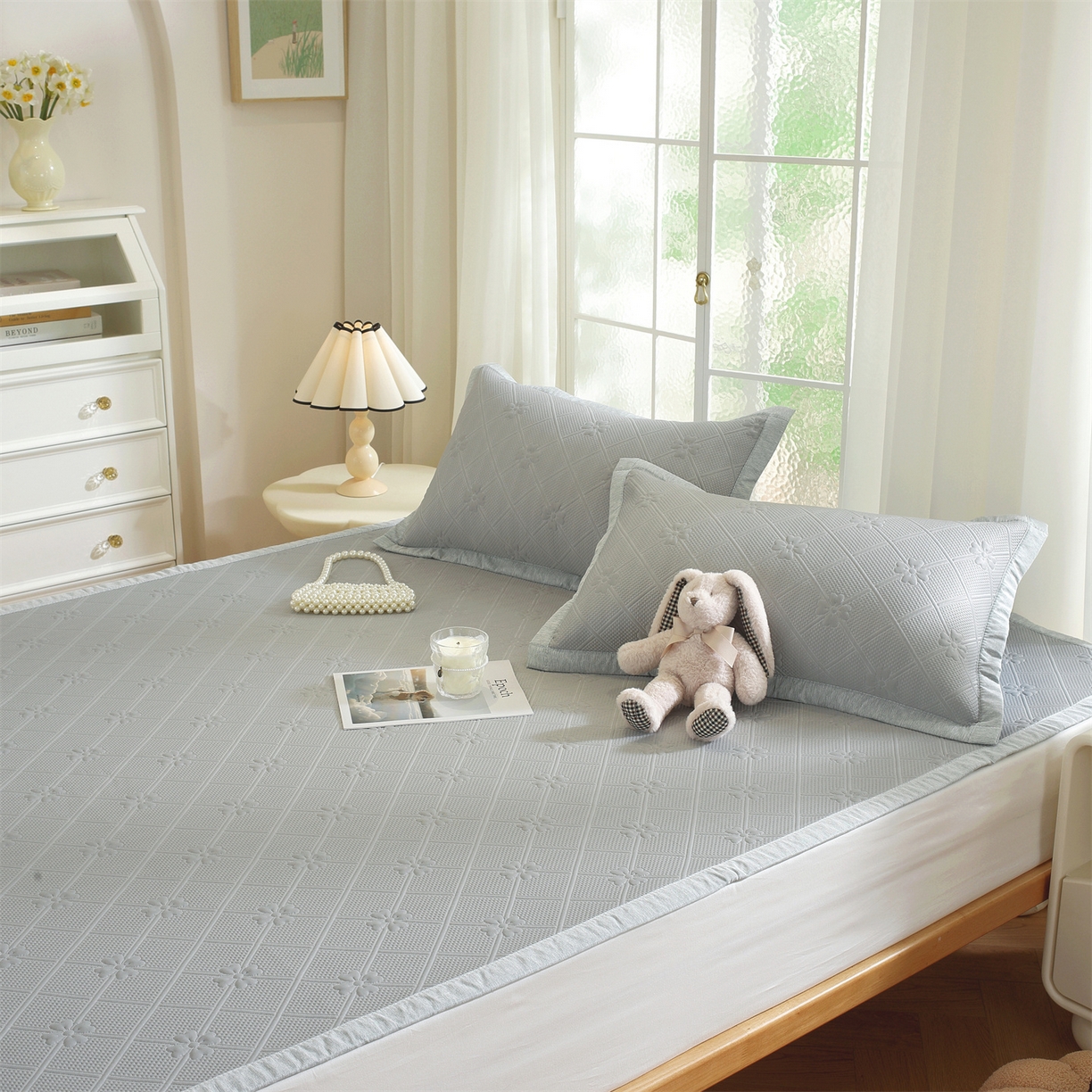 91家纺网 家纺一手货源 找家纺 共鸣沙发垫 2025新款凉感四叶草平铺款凉席席子 四叶草灰色