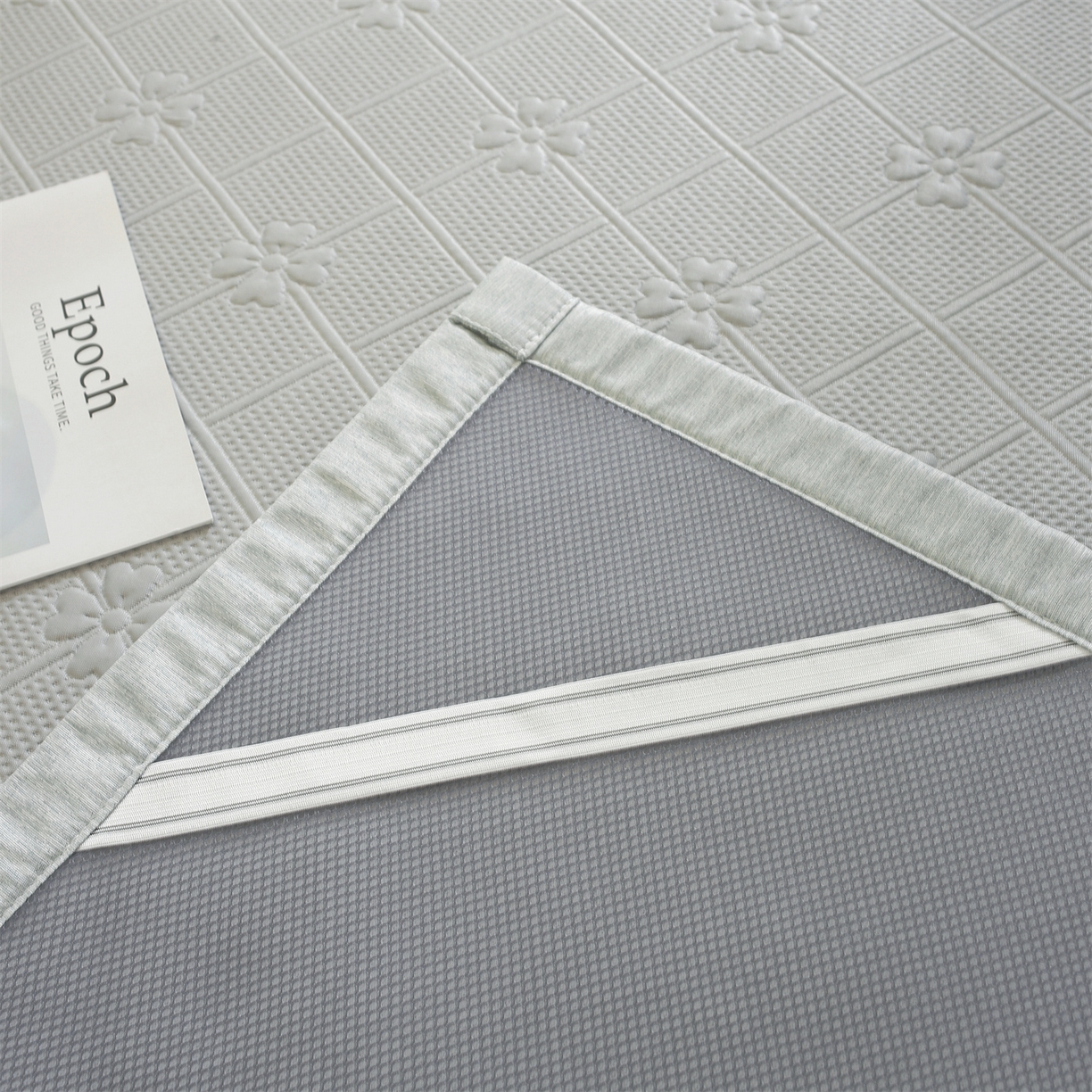 91家纺网 家纺一手货源 找家纺 共鸣沙发垫 2025新款凉感四叶草平铺款凉席席子 四叶草灰色