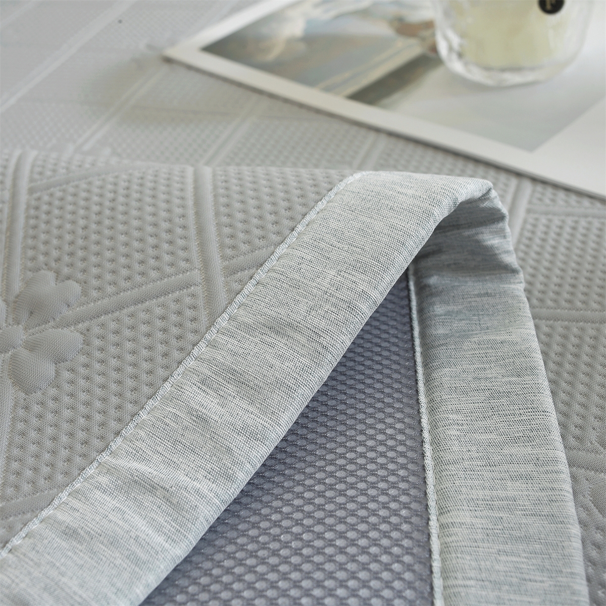 91家纺网 家纺一手货源 找家纺 共鸣沙发垫 2025新款凉感四叶草平铺款凉席席子 四叶草灰色