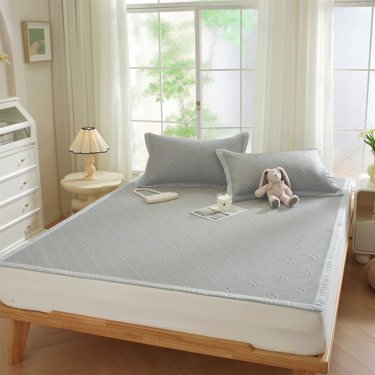 91家纺网 家纺一手货源 找家纺 共鸣沙发垫 2025新款凉感四叶草平铺款凉席席子 四叶草灰色