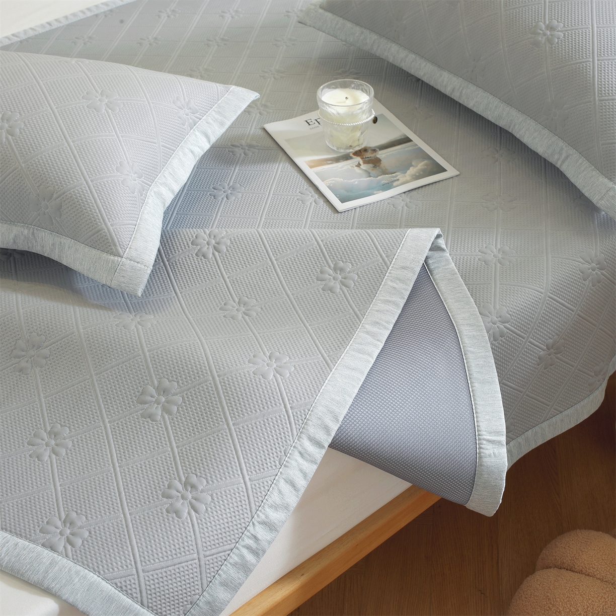 91家纺网 家纺一手货源 找家纺 共鸣沙发垫 2025新款凉感四叶草平铺款凉席席子 四叶草灰色