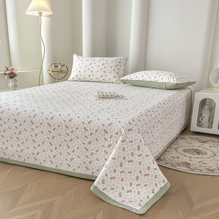 91家纺网 家纺一手货源 找家纺 橘夏家纺 2025春夏新款莱赛尔天丝棉床盖单床盖床盖单件--稀疏小花 五叶草玫瑰-绿意