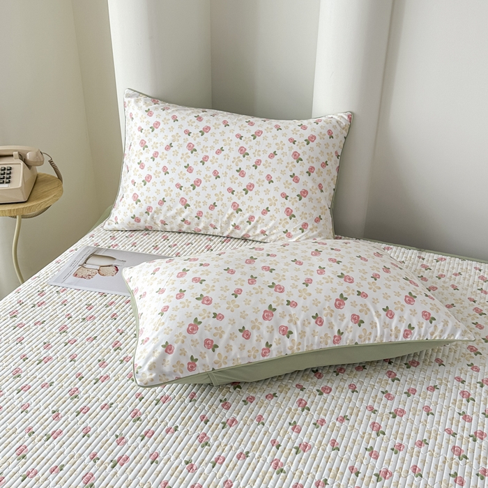 91家纺网 家纺一手货源 找家纺 橘夏家纺 2025春夏新款莱赛尔天丝棉床盖单床盖床盖单件--稀疏小花 五叶草玫瑰-绿意