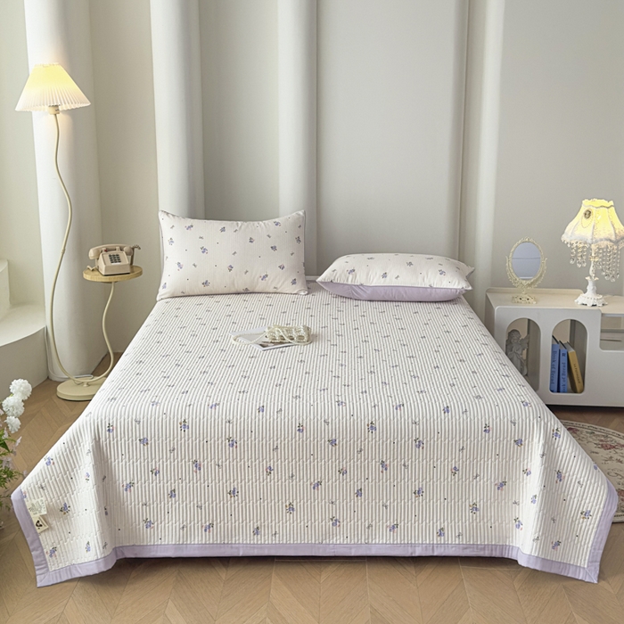 91家纺网 家纺一手货源 找家纺 橘夏家纺 2025春夏新款莱赛尔天丝棉床盖单床盖床盖单件--稀疏小花 清新小玫瑰-薰衣紫