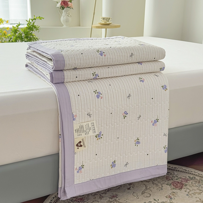 91家纺网 家纺一手货源 找家纺 橘夏家纺 2025春夏新款莱赛尔天丝棉床盖单床盖床盖单件--稀疏小花 清新小玫瑰-薰衣紫