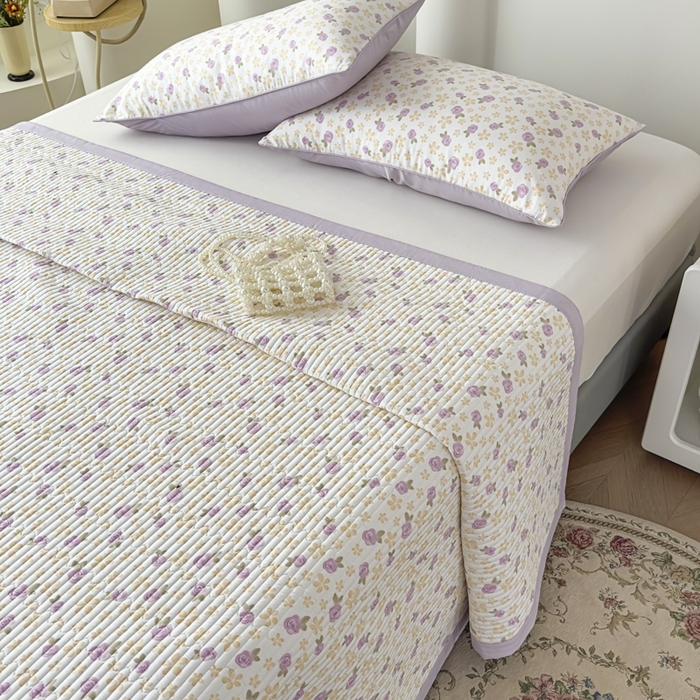 91家纺网 家纺一手货源 找家纺 橘夏家纺 2025春夏新款莱赛尔天丝棉床盖单床盖床盖单件--稀疏小花 五叶草玫瑰-薰衣紫