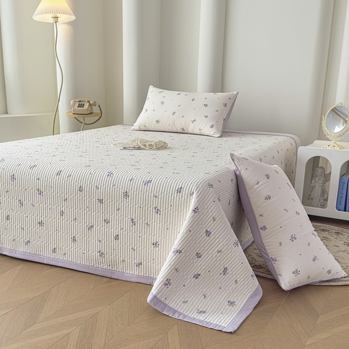 91家纺网 家纺一手货源 找家纺 橘夏家纺 2025春夏新款莱赛尔天丝棉床盖单床盖床盖单件--稀疏小花 清新小玫瑰-薰衣紫