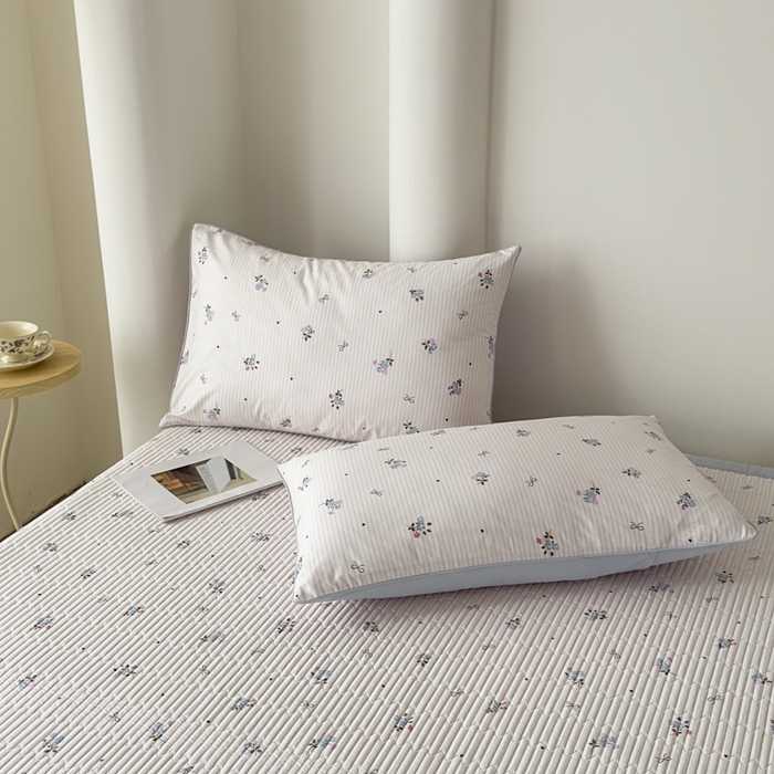 91家纺网 家纺一手货源 找家纺 橘夏家纺 2025春夏新款莱赛尔天丝棉床盖单床盖床盖单件--稀疏小花 清新小玫瑰-天蓝