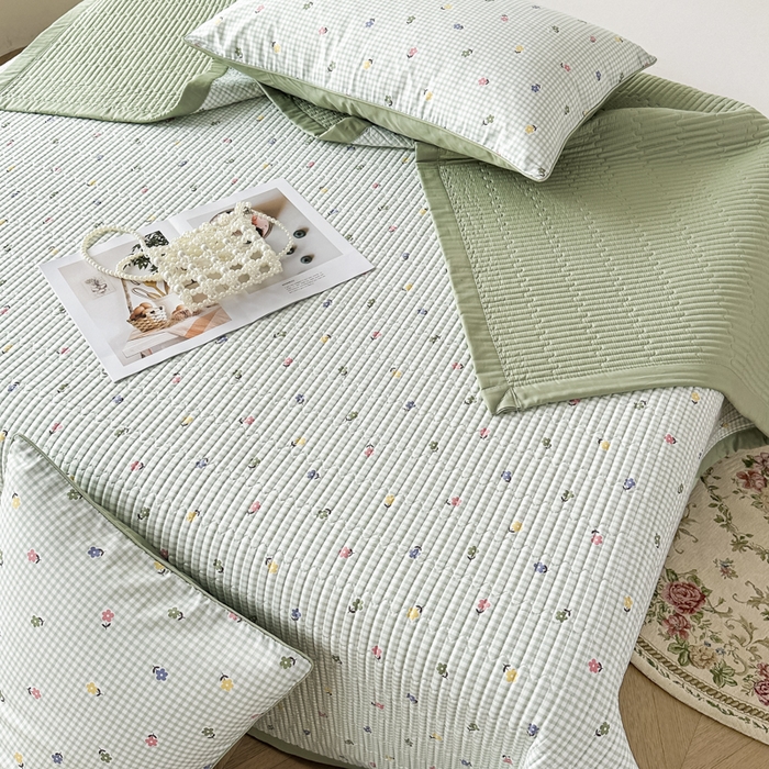 91家纺网 家纺一手货源 找家纺 橘夏家纺 2025春夏新款莱赛尔天丝棉床盖单床盖床盖单件--稀疏小花 春意小花格-绿意