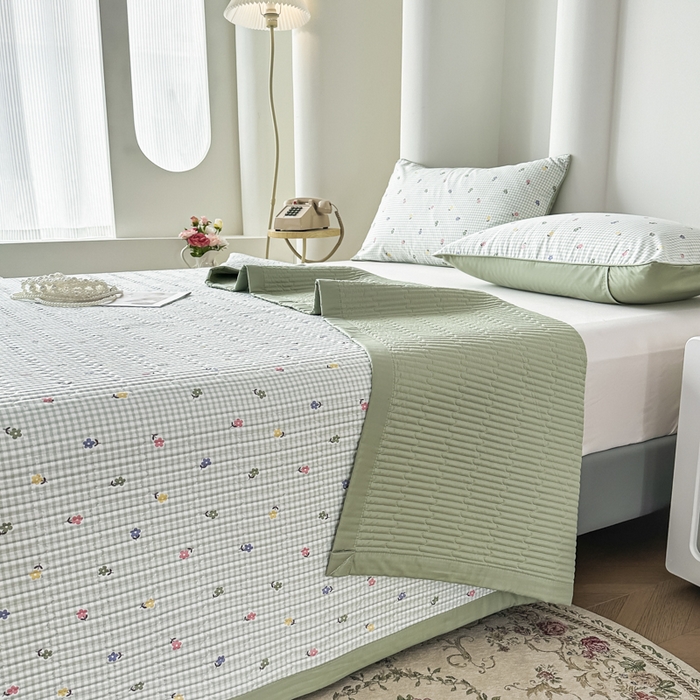 91家纺网 家纺一手货源 找家纺 橘夏家纺 2025春夏新款莱赛尔天丝棉床盖单床盖床盖单件--稀疏小花 春意小花格-绿意