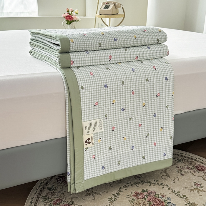 91家纺网 家纺一手货源 找家纺 橘夏家纺 2025春夏新款莱赛尔天丝棉床盖单床盖床盖单件--稀疏小花 春意小花格-绿意