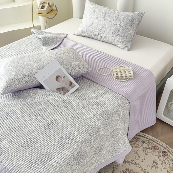 91家纺网 家纺一手货源 找家纺 橘夏家纺 2025新款A类莱赛尔天丝棉印花床盖-自然丛林 铃兰花园-薰衣紫