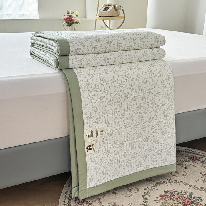 91家纺网 家纺一手货源 找家纺 橘夏家纺 2025新款A类莱赛尔天丝棉印花床盖-自然丛林 小叶女贞-绿意