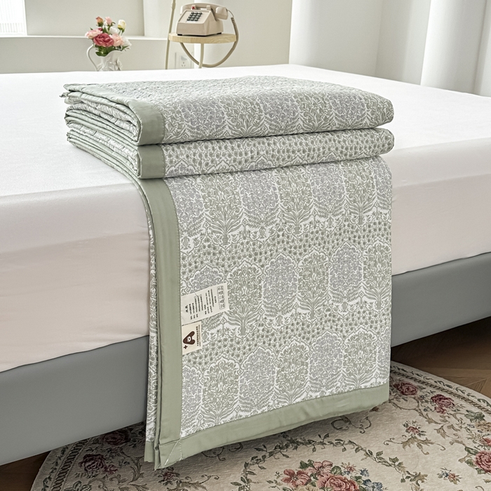 91家纺网 家纺一手货源 找家纺 橘夏家纺 2025新款A类莱赛尔天丝棉印花床盖-自然丛林 铃兰花园-绿意