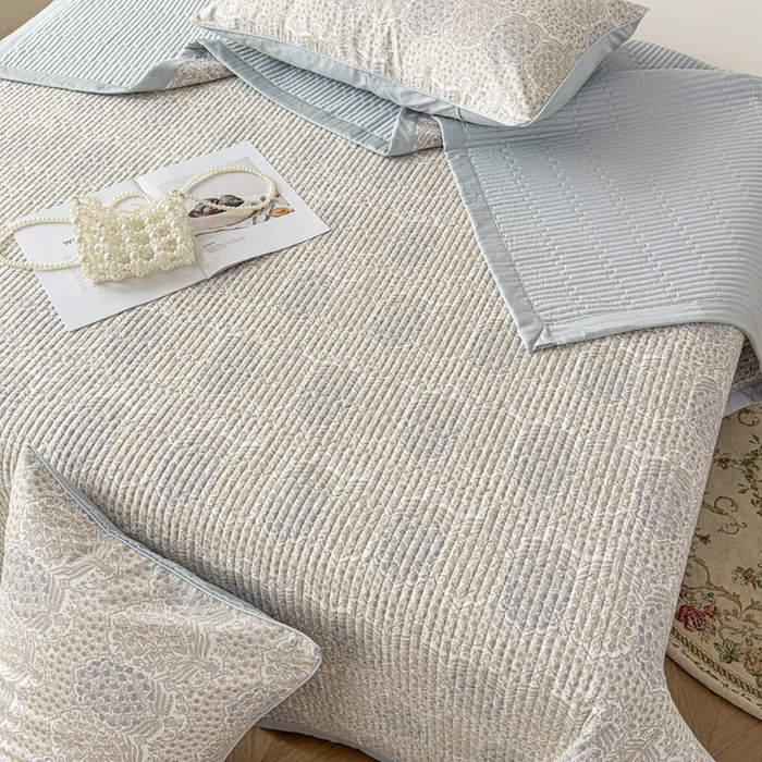 91家纺网 家纺一手货源 找家纺 橘夏家纺 2025新款A类莱赛尔天丝棉印花床盖-自然丛林 铃兰花园-天蓝