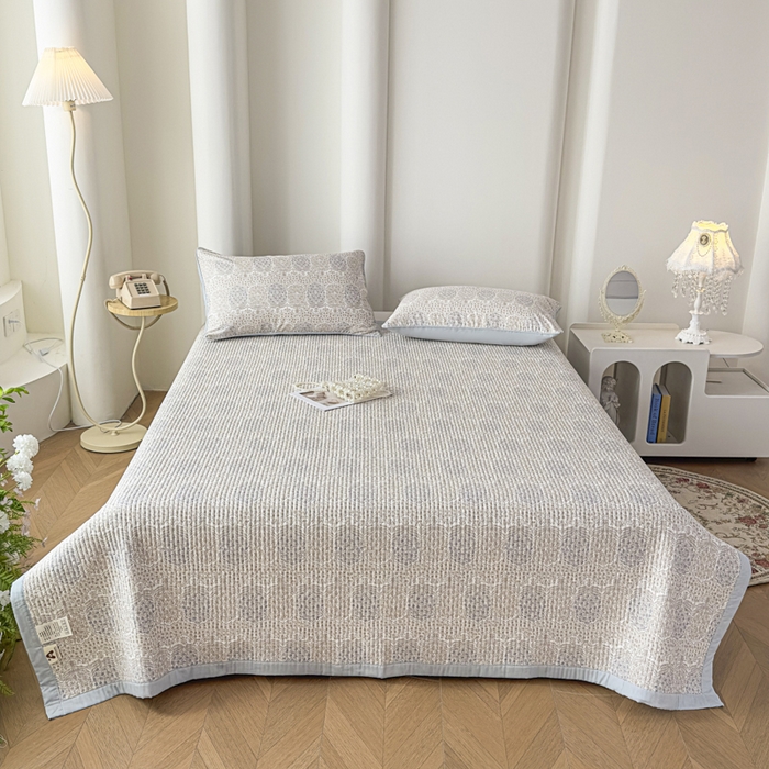 91家纺网 家纺一手货源 找家纺 橘夏家纺 2025新款A类莱赛尔天丝棉印花床盖-自然丛林 铃兰花园-天蓝