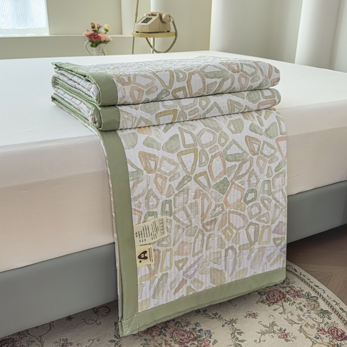 91家纺网 家纺一手货源 找家纺 橘夏家纺 2025新款A类莱赛尔天丝棉印花床盖-自由几何 自由旋律-绿意