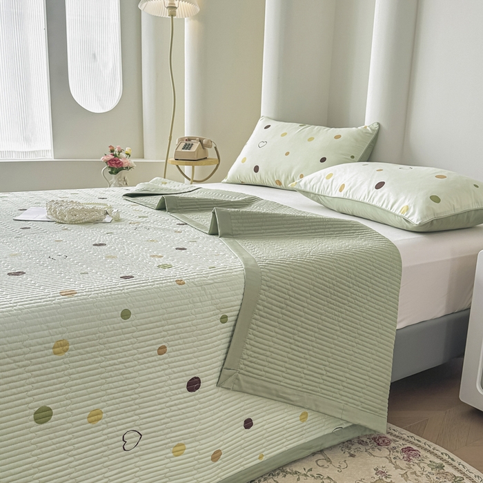 91家纺网 家纺一手货源 找家纺 橘夏家纺 2025新款A类莱赛尔天丝棉印花床盖-自由几何 心爱小圆点-绿意