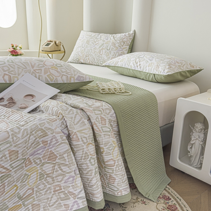 91家纺网 家纺一手货源 找家纺 橘夏家纺 2025新款A类莱赛尔天丝棉印花床盖-自由几何 自由旋律-绿意