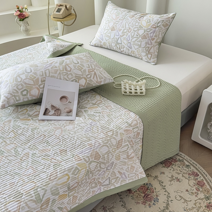 91家纺网 家纺一手货源 找家纺 橘夏家纺 2025新款A类莱赛尔天丝棉印花床盖-自由几何 自由旋律-绿意