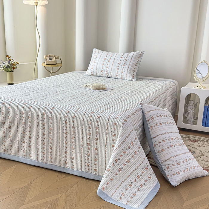 91家纺网 家纺一手货源 找家纺 橘夏家纺 2025新款A类莱赛尔天丝棉印花床盖-自由几何 自由小玫瑰-天蓝