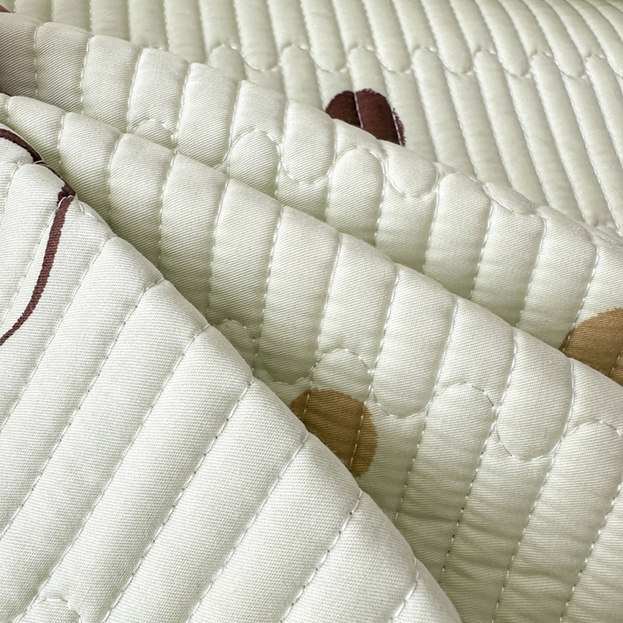 91家纺网 家纺一手货源 找家纺 橘夏家纺 2025新款A类莱赛尔天丝棉印花床盖-自由几何 心爱小圆点-绿意