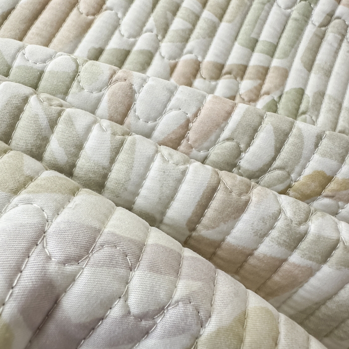 91家纺网 家纺一手货源 找家纺 橘夏家纺 2025新款A类莱赛尔天丝棉印花床盖-自由几何 自由旋律-绿意