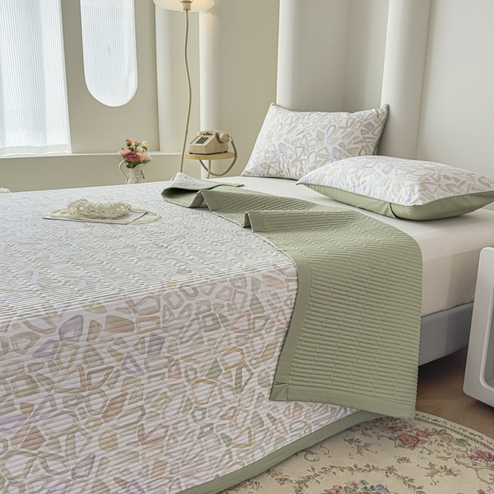 91家纺网 家纺一手货源 找家纺 橘夏家纺 2025新款A类莱赛尔天丝棉印花床盖-自由几何 自由旋律-绿意