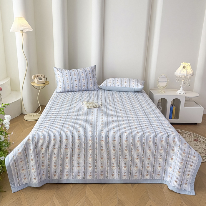 91家纺网 家纺一手货源 找家纺 橘夏家纺 2025新款A类莱赛尔天丝棉印花床盖-自由几何 蝴蝶结甜心-天蓝