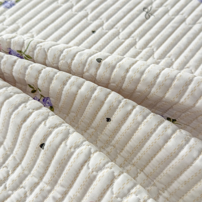 91家纺网 家纺一手货源 找家纺 恒尚居 2025新款A类莱赛尔天丝棉印花床盖-稀疏小花 清新小玫瑰-薰衣紫