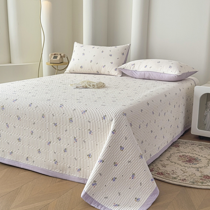 91家纺网 家纺一手货源 找家纺 恒尚居 2025新款A类莱赛尔天丝棉印花床盖-稀疏小花 清新小玫瑰-薰衣紫