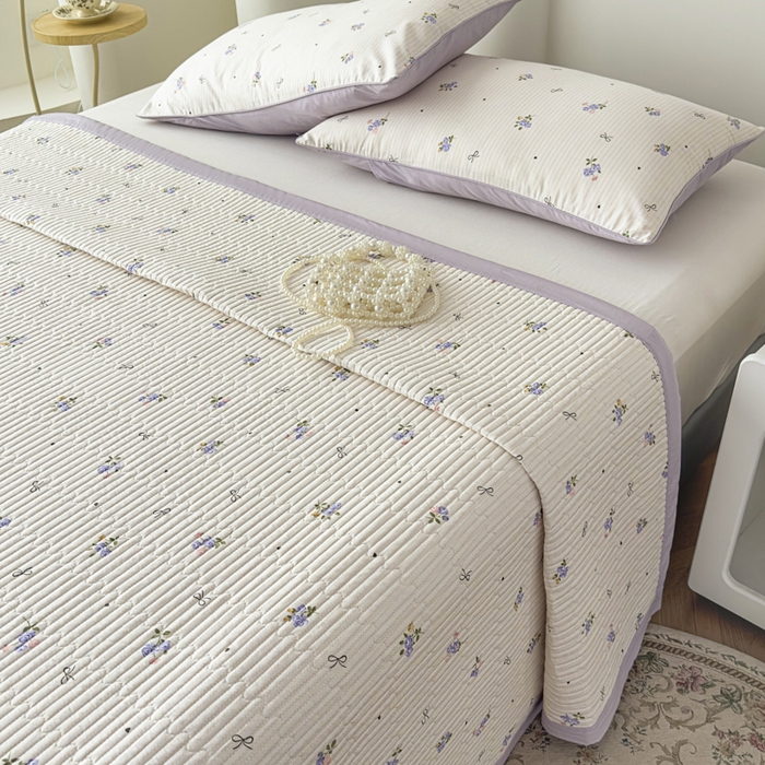 91家纺网 家纺一手货源 找家纺 恒尚居 2025新款A类莱赛尔天丝棉印花床盖-稀疏小花 清新小玫瑰-薰衣紫