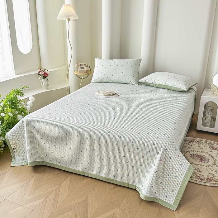 91家纺网 家纺一手货源 找家纺 恒尚居 2025新款A类莱赛尔天丝棉印花床盖-稀疏小花 春意小花格-绿意