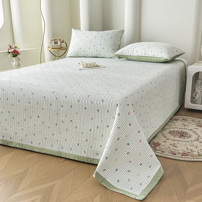 91家纺网 家纺一手货源 找家纺 恒尚居 2025新款A类莱赛尔天丝棉印花床盖-稀疏小花 春意小花格-绿意