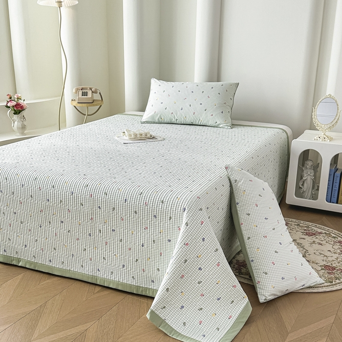 91家纺网 家纺一手货源 找家纺 恒尚居 2025新款A类莱赛尔天丝棉印花床盖-稀疏小花 春意小花格-绿意