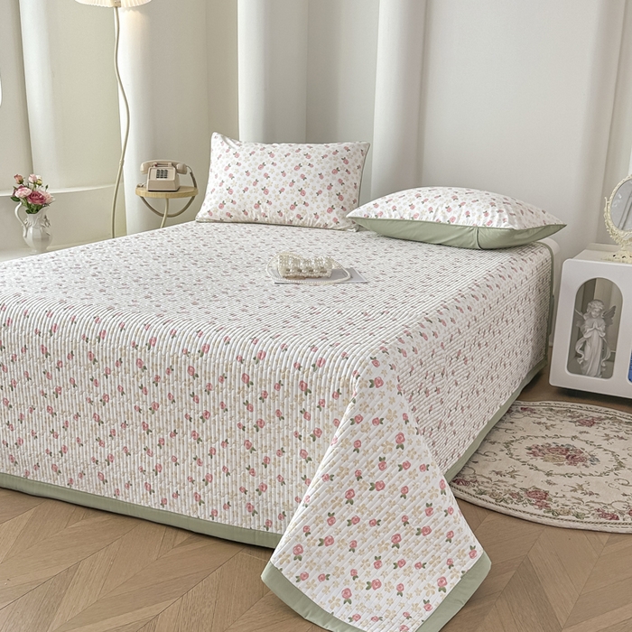 91家纺网 家纺一手货源 找家纺 恒尚居 2025新款A类莱赛尔天丝棉印花床盖-稀疏小花 五叶草玫瑰-绿意