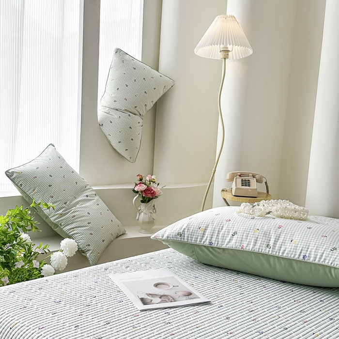 91家纺网 家纺一手货源 找家纺 恒尚居 2025新款A类莱赛尔天丝棉印花床盖-稀疏小花 春意小花格-绿意