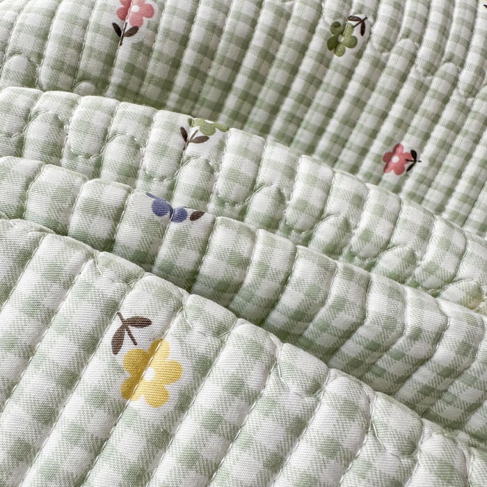 91家纺网 家纺一手货源 找家纺 恒尚居 2025新款A类莱赛尔天丝棉印花床盖-稀疏小花 春意小花格-绿意